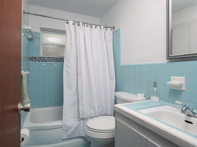 821 NW 20TH TERRACE, Gainesville, FL 32603