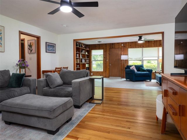 821 NW 20TH TERRACE, Gainesville, FL 32603