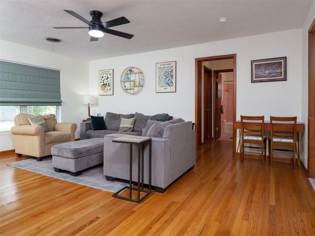 821 NW 20TH TERRACE, Gainesville, FL 32603