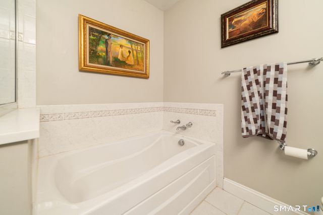 86 Park Place Circle, West Hartford, CT 06110