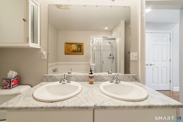 86 Park Place Circle, West Hartford, CT 06110