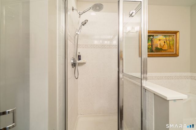 86 Park Place Circle, West Hartford, CT 06110