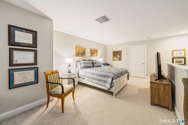 86 Park Place Circle, West Hartford, CT 06110