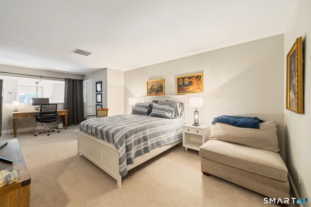 86 Park Place Circle, West Hartford, CT 06110