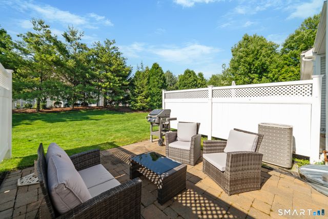 86 Park Place Circle, West Hartford, CT 06110