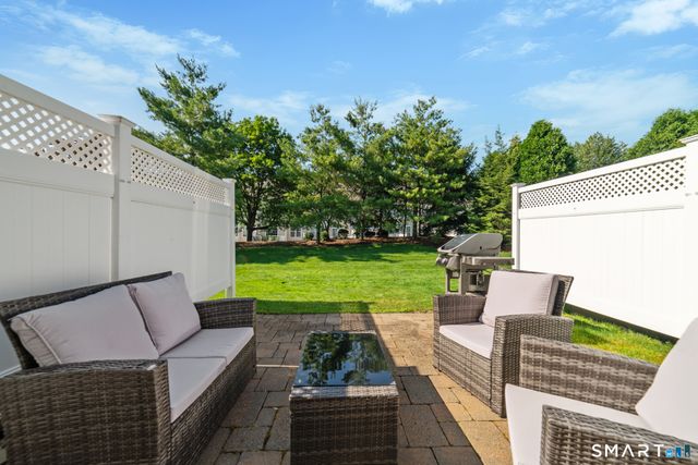 86 Park Place Circle, West Hartford, CT 06110