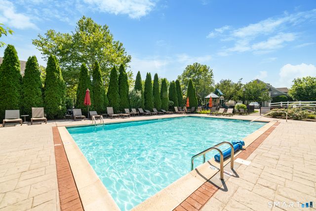86 Park Place Circle, West Hartford, CT 06110
