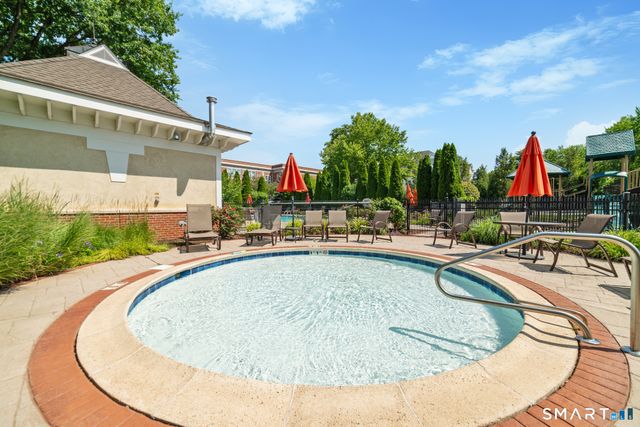 86 Park Place Circle, West Hartford, CT 06110