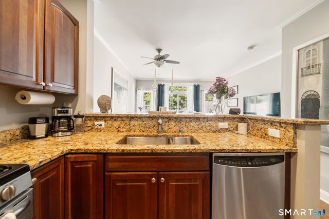 86 Park Place Circle, West Hartford, CT 06110