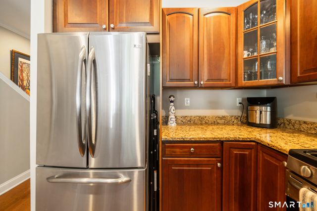86 Park Place Circle, West Hartford, CT 06110