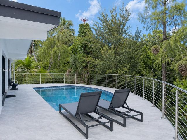 6025 SW 72nd Avenue, Miami, FL 33143