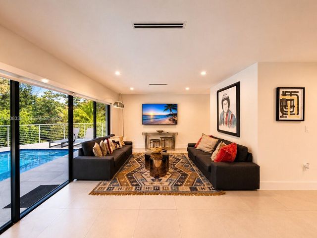 6025 SW 72nd Avenue, Miami, FL 33143