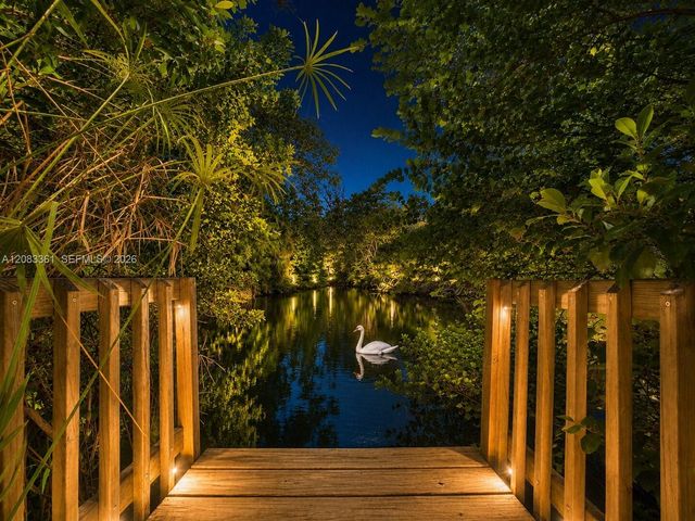 6025 SW 72nd Avenue, Miami, FL 33143