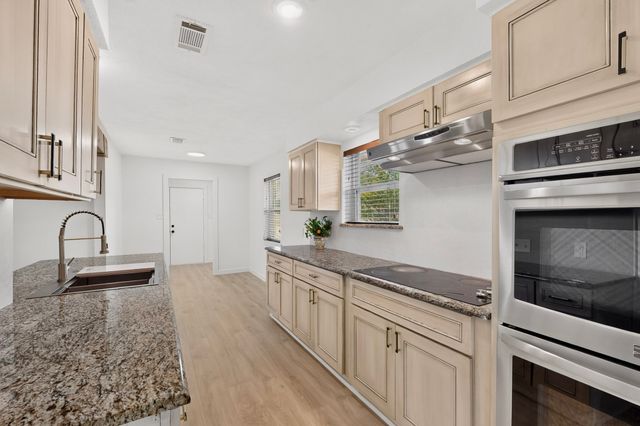 906 Pinedale Lane, Dallas, TX 75241