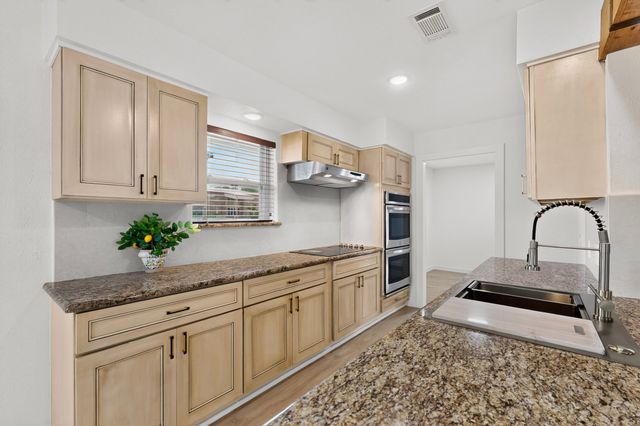 906 Pinedale Lane, Dallas, TX 75241