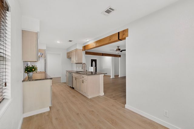 906 Pinedale Lane, Dallas, TX 75241