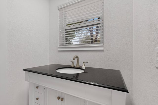 906 Pinedale Lane, Dallas, TX 75241