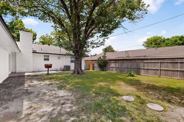 906 Pinedale Lane, Dallas, TX 75241