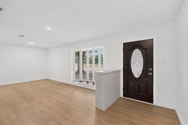 906 Pinedale Lane, Dallas, TX 75241