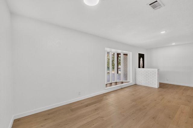 906 Pinedale Lane, Dallas, TX 75241