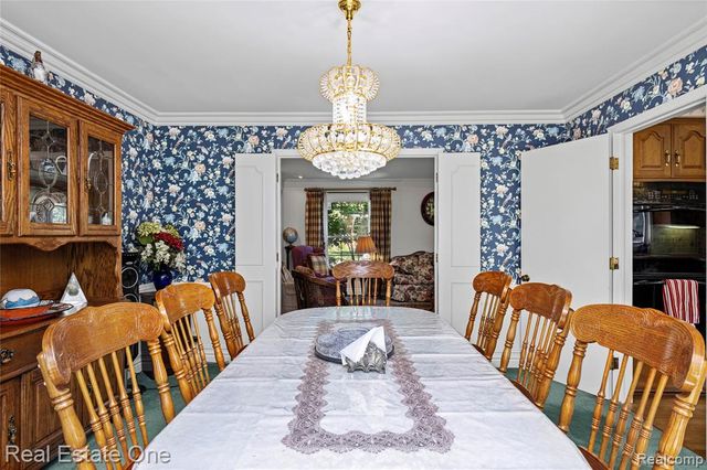 69 Willow Tree Place, Grosse Pointe Shores, MI 48236