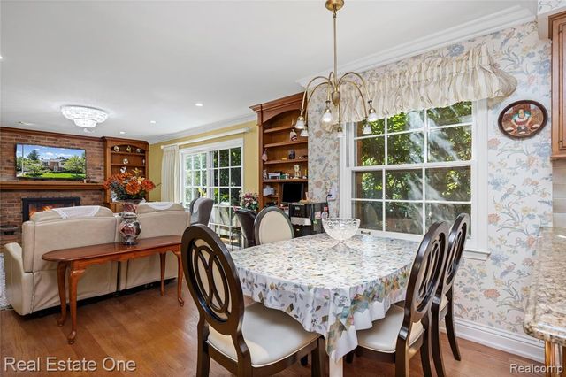 69 Willow Tree Place, Grosse Pointe Shores, MI 48236
