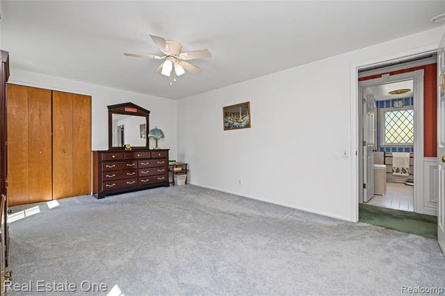 69 Willow Tree Place, Grosse Pointe Shores, MI 48236