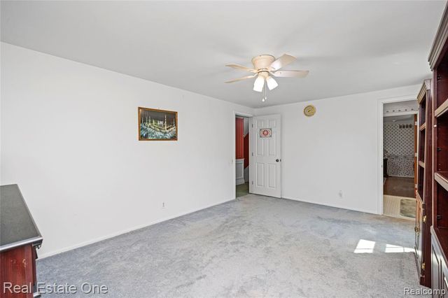 69 Willow Tree Place, Grosse Pointe Shores, MI 48236