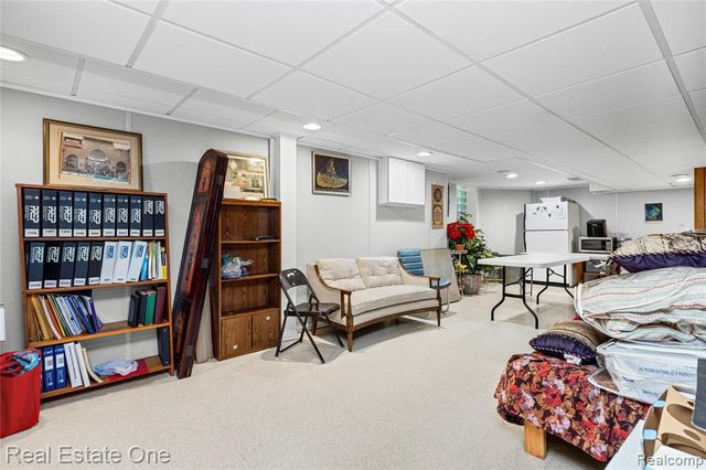 69 Willow Tree Place, Grosse Pointe Shores, MI 48236