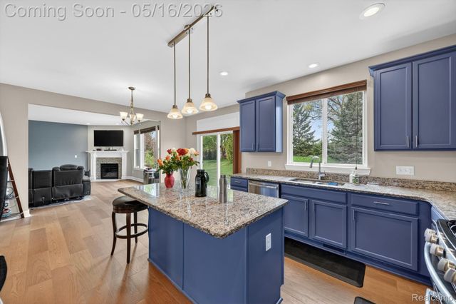 54908 N Grenelefe Circle W, Lyon Charter Township, MI 48178
