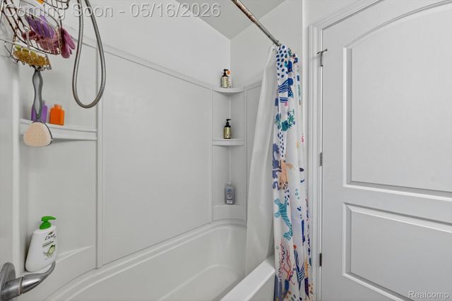 54908 N Grenelefe Circle W, Lyon Charter Township, MI 48178