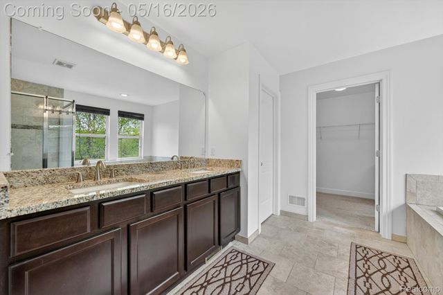 54908 N Grenelefe Circle W, Lyon Charter Township, MI 48178