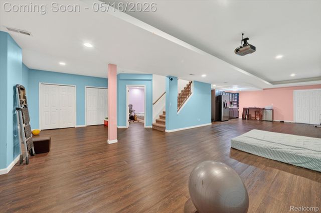54908 N Grenelefe Circle W, Lyon Charter Township, MI 48178