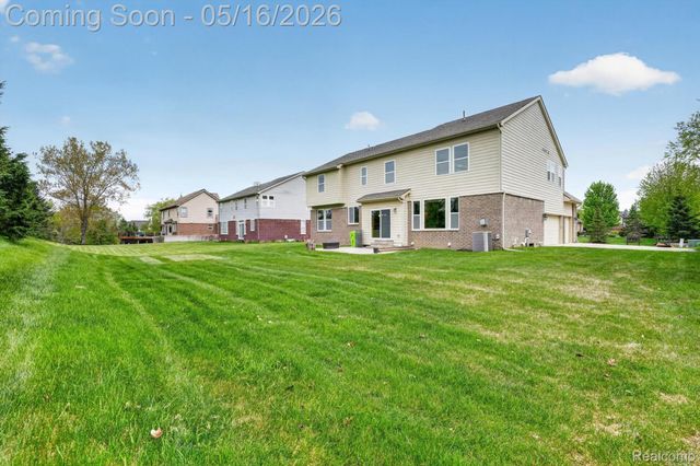 54908 N Grenelefe Circle W, Lyon Charter Township, MI 48178