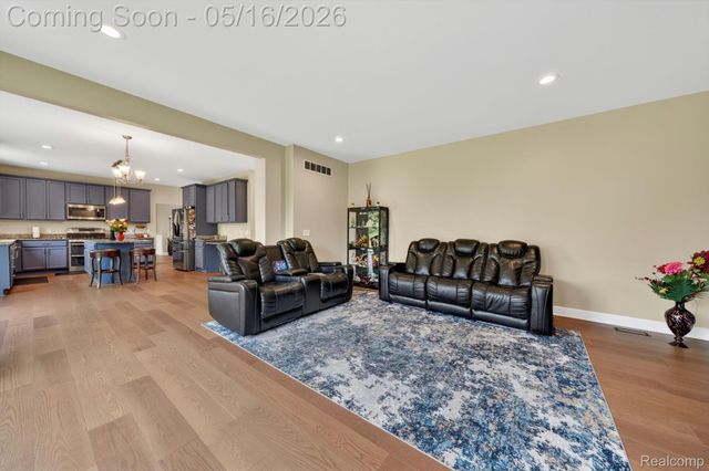 54908 N Grenelefe Circle W, Lyon Charter Township, MI 48178