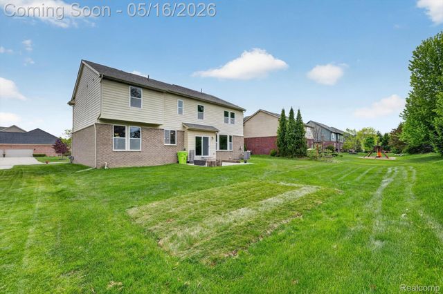 54908 N Grenelefe Circle W, Lyon Charter Township, MI 48178