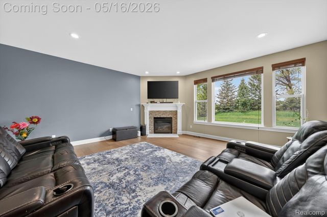 54908 N Grenelefe Circle W, Lyon Charter Township, MI 48178