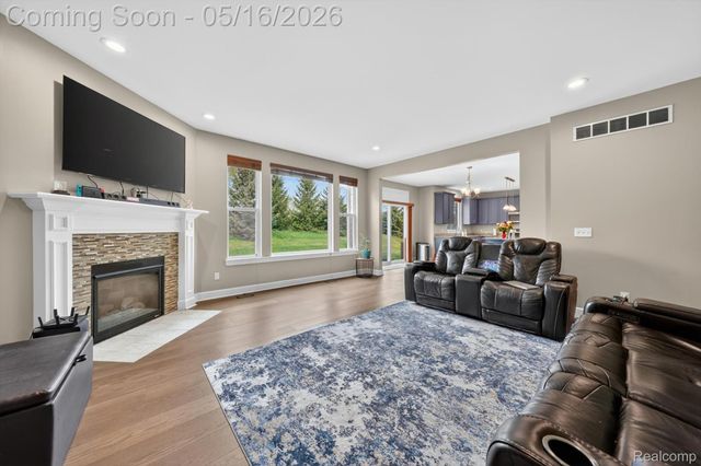 54908 N Grenelefe Circle W, Lyon Charter Township, MI 48178