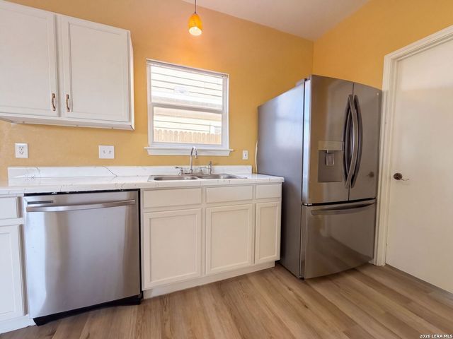 5759 MIDCROWN DR, San Antonio, TX 78218