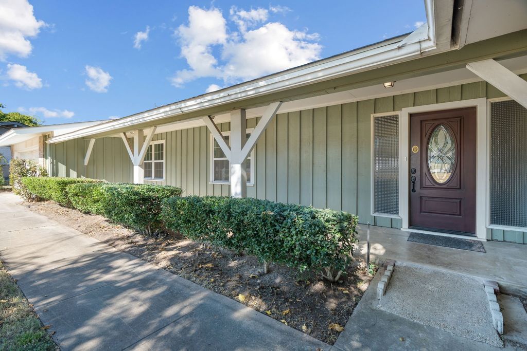 5813 Biscayne Court, Haltom City, TX 76117