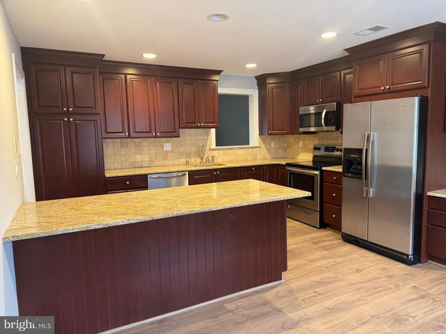 432 CARMARTHEN CT, Exton, PA 19341