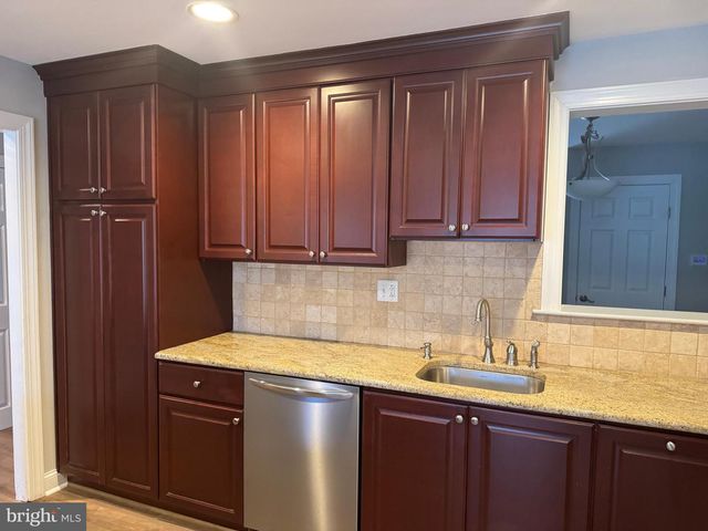 432 CARMARTHEN CT, Exton, PA 19341