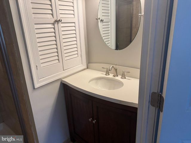 432 CARMARTHEN CT, Exton, PA 19341