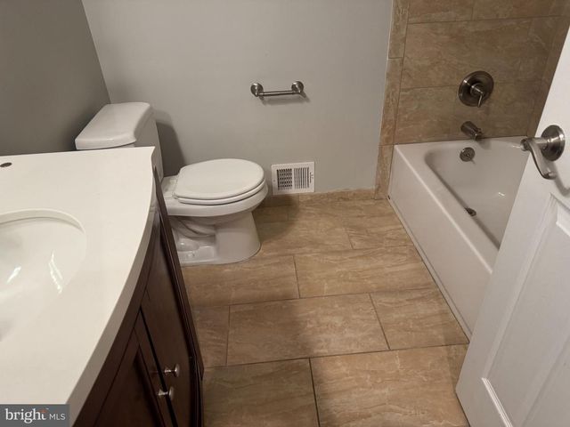 432 CARMARTHEN CT, Exton, PA 19341