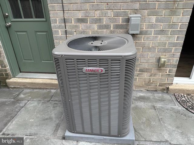 432 CARMARTHEN CT, Exton, PA 19341