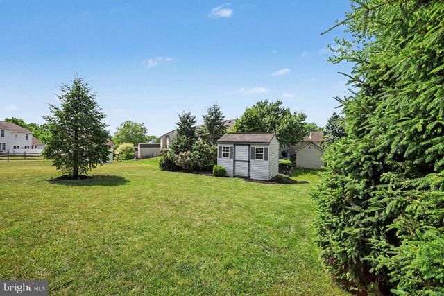 4281 GREEN PARK DR, Mount Joy, PA 17552