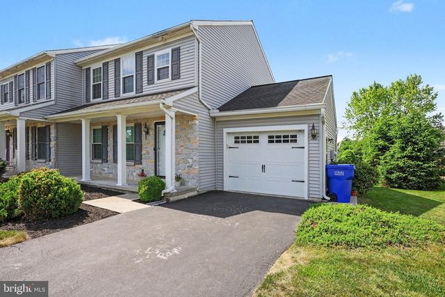 4281 GREEN PARK DR, Mount Joy, PA 17552