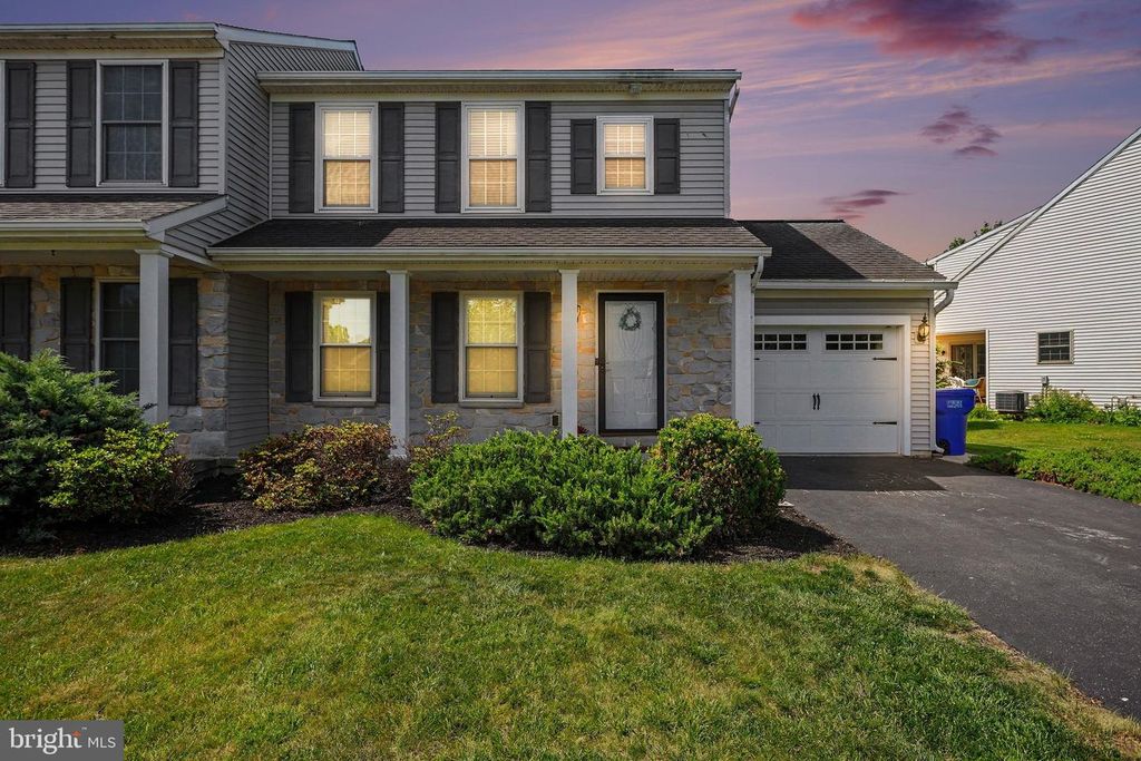4281 GREEN PARK DR, Mount Joy, PA 17552