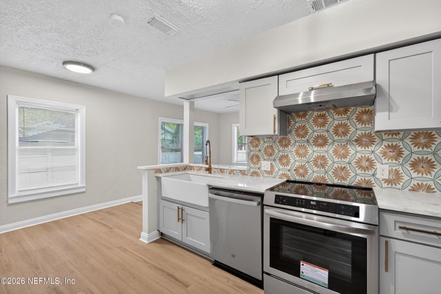 4517 DELTA Avenue, Jacksonville, FL 32205