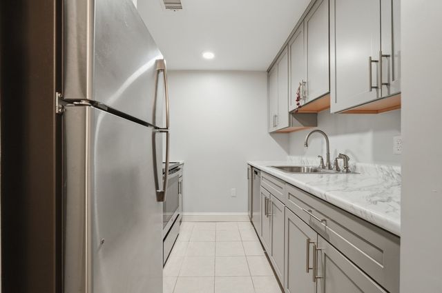 405 Franklin Crossing Road 405, Franklin, MA 02038